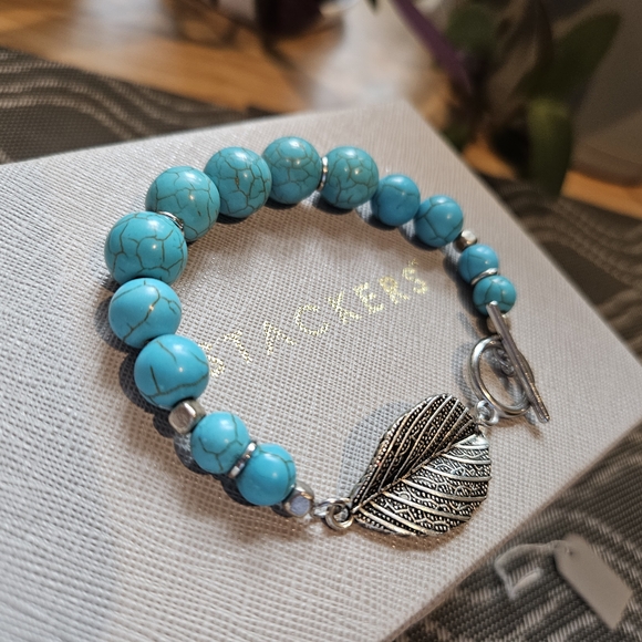 RUBiANA Jewelry - Turquoise Beaded Bracelet with Silver Leaf Charm